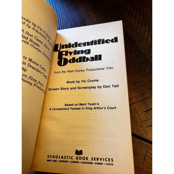 Unidentified Flying Oddball Disney Book 1979 Paperback Vintage YA - Picture 3 of 5